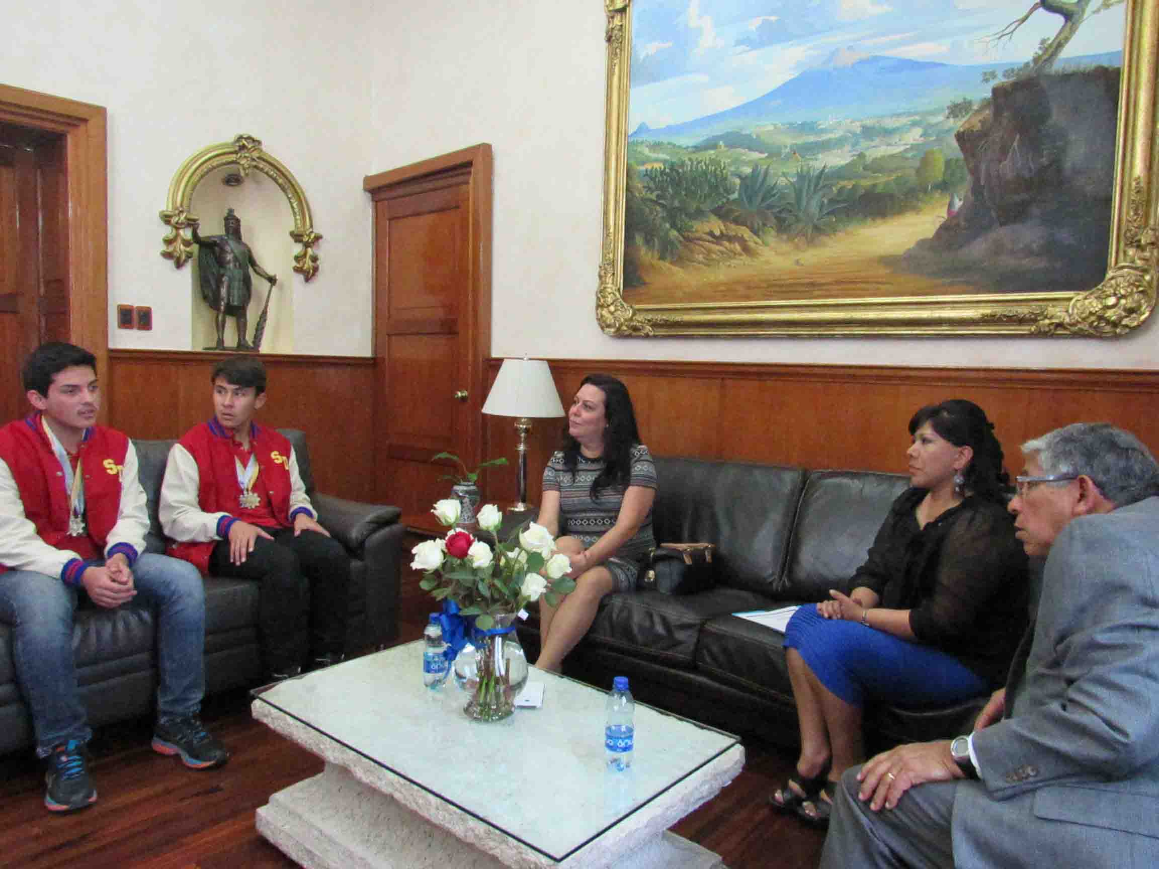 Reconoce Anabell Ávalos a estudiantes destacados en Robótica